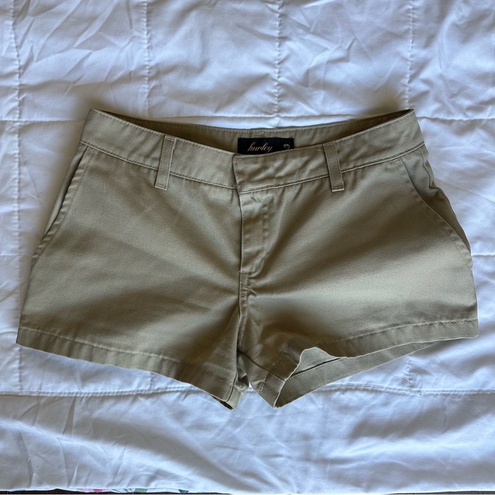 Low rise khaki Hurley shorts